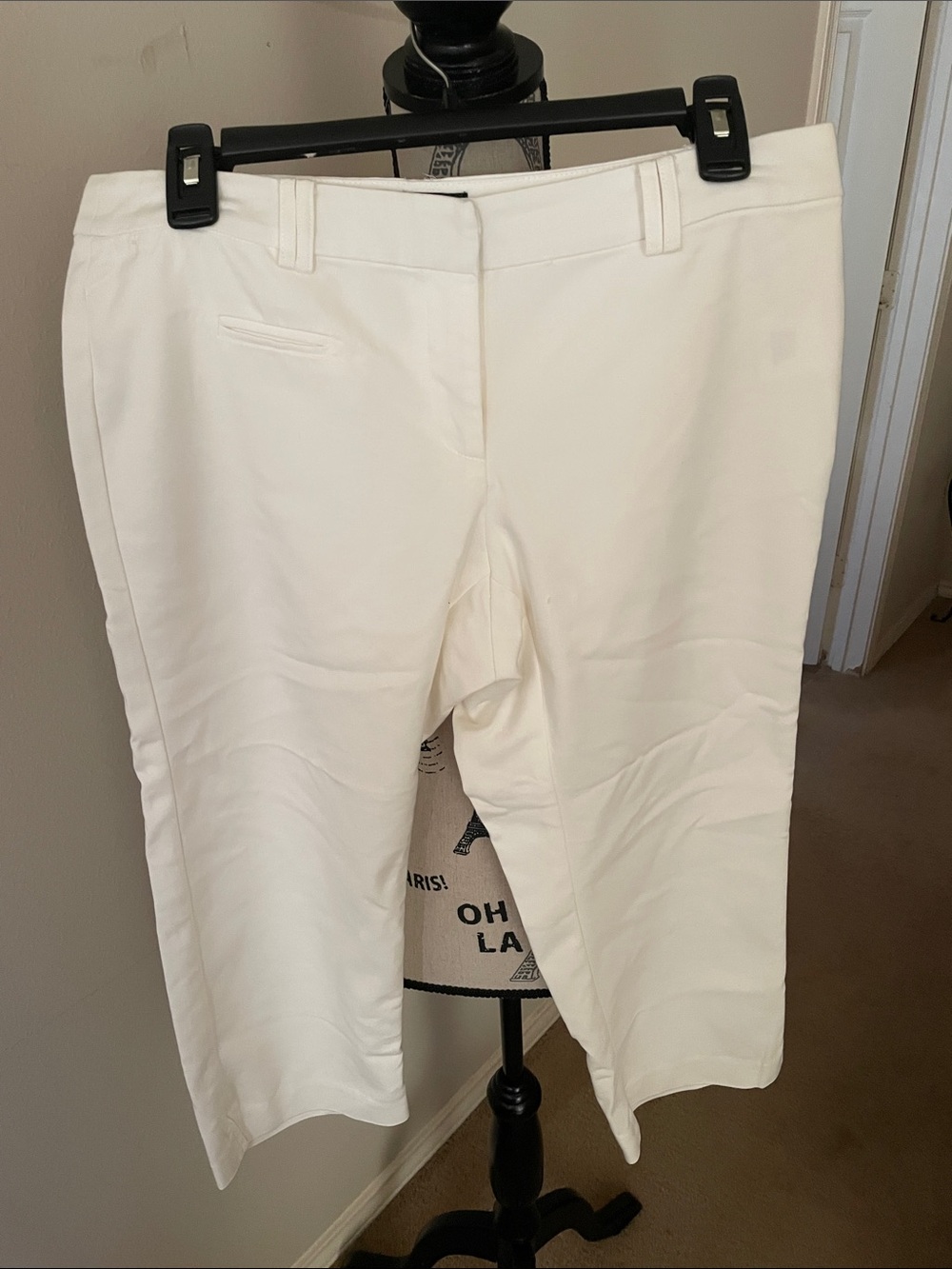 AZI White Cropped Capri Pants